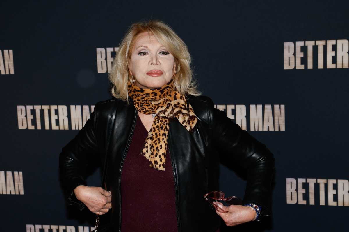 Amanda Lear posa per i fotografi