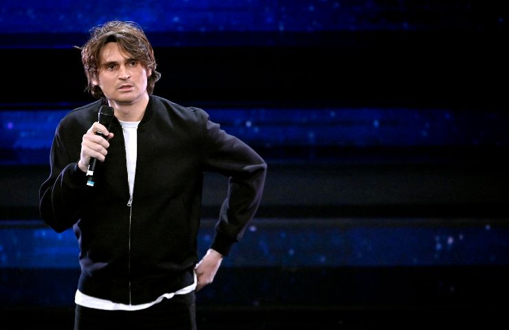 l'attore Angelo Duro