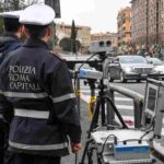 postazione mobile autovelox con due vigili