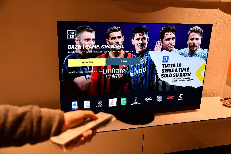 tv sintonizzata su DAZN