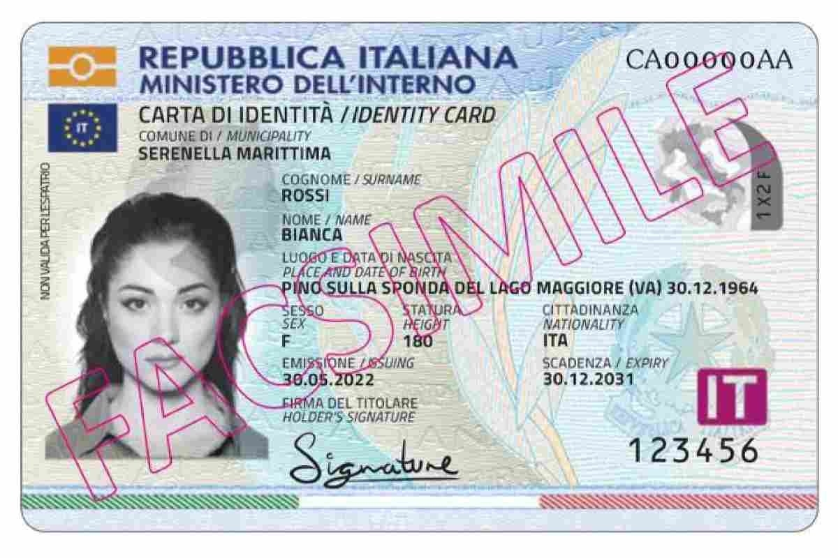 fac simile di una carta d'identità elettronica