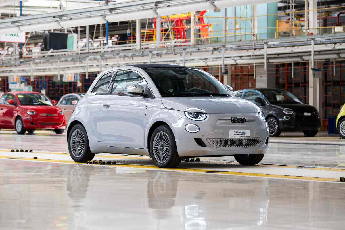 Fiat 500 elettrica a un prezzo stracciato: l’offerta sta per scadere Fiat 500 elettrica a un prezzo stracciato: l’offerta sta per scadere
