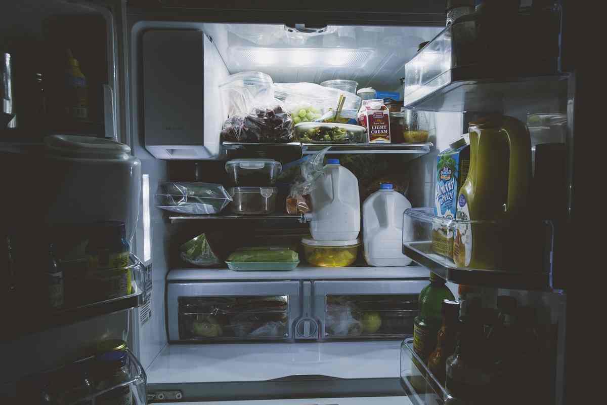 Così eviti la muffa dietro il frigorifero, nessuno conosce questo trucco Così eviti la muffa dietro il frigorifero, nessuno conosce questo trucco