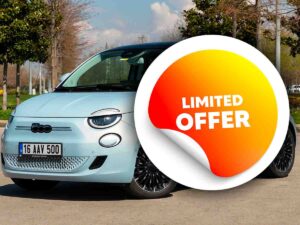 adesivo offerta su una Fiat 500