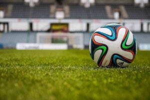 Pallone da calcio in campo