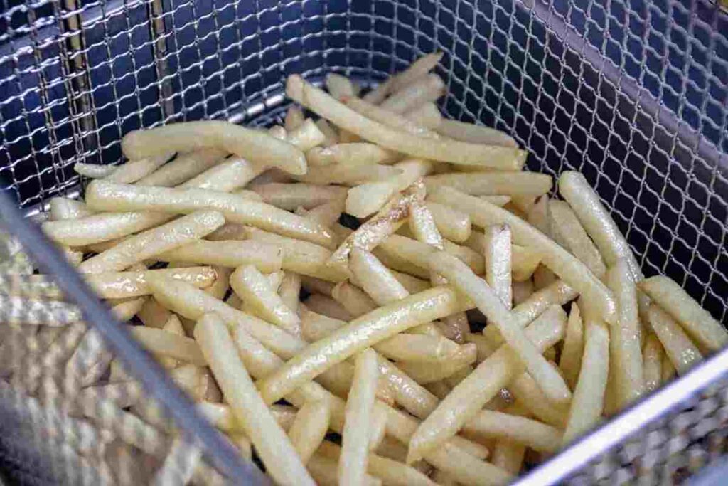 Patatine fritte in friggitrice