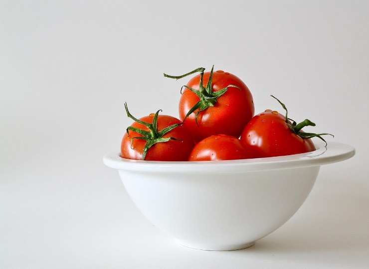 pomodori dentro una ciotola