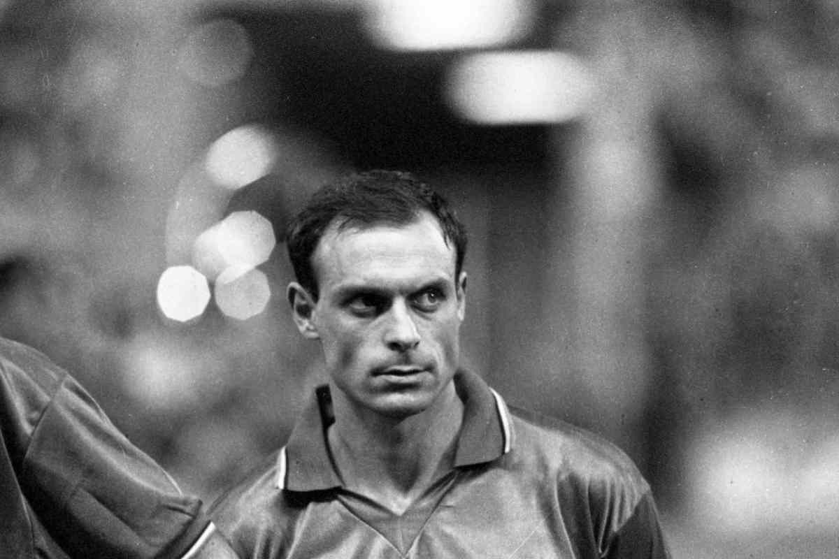 L’omaggio a Totò Schillaci è da brividi: i tifosi non riescono a trattenere le lacrime L’omaggio a Totò Schillaci è da brividi: i tifosi non riescono a trattenere le lacrime