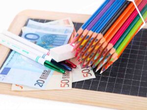 soldi e materiale scuola