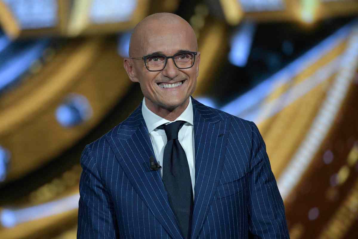 Alfonso Signorini sorride