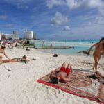 Gente in spiaggia a Cancun
