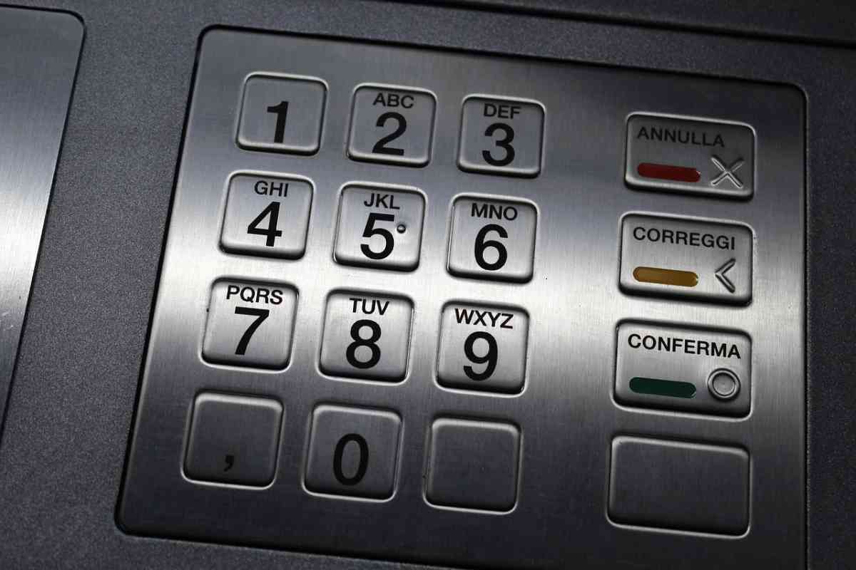 la tastiera di un bancomat