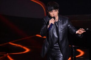 Ultimo mentre canta al Festival di Sanremo