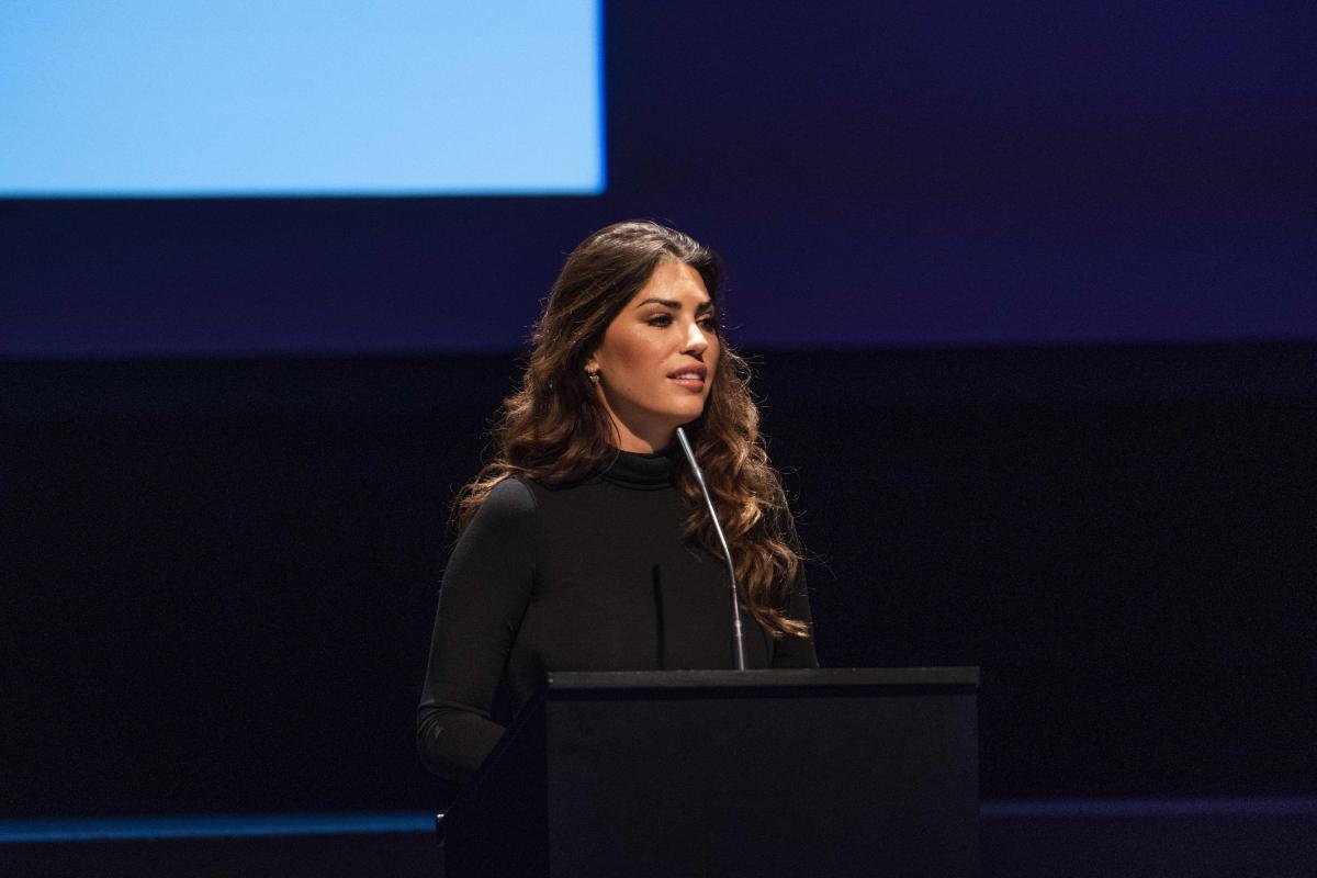 Yolanthe Cabau a un evento