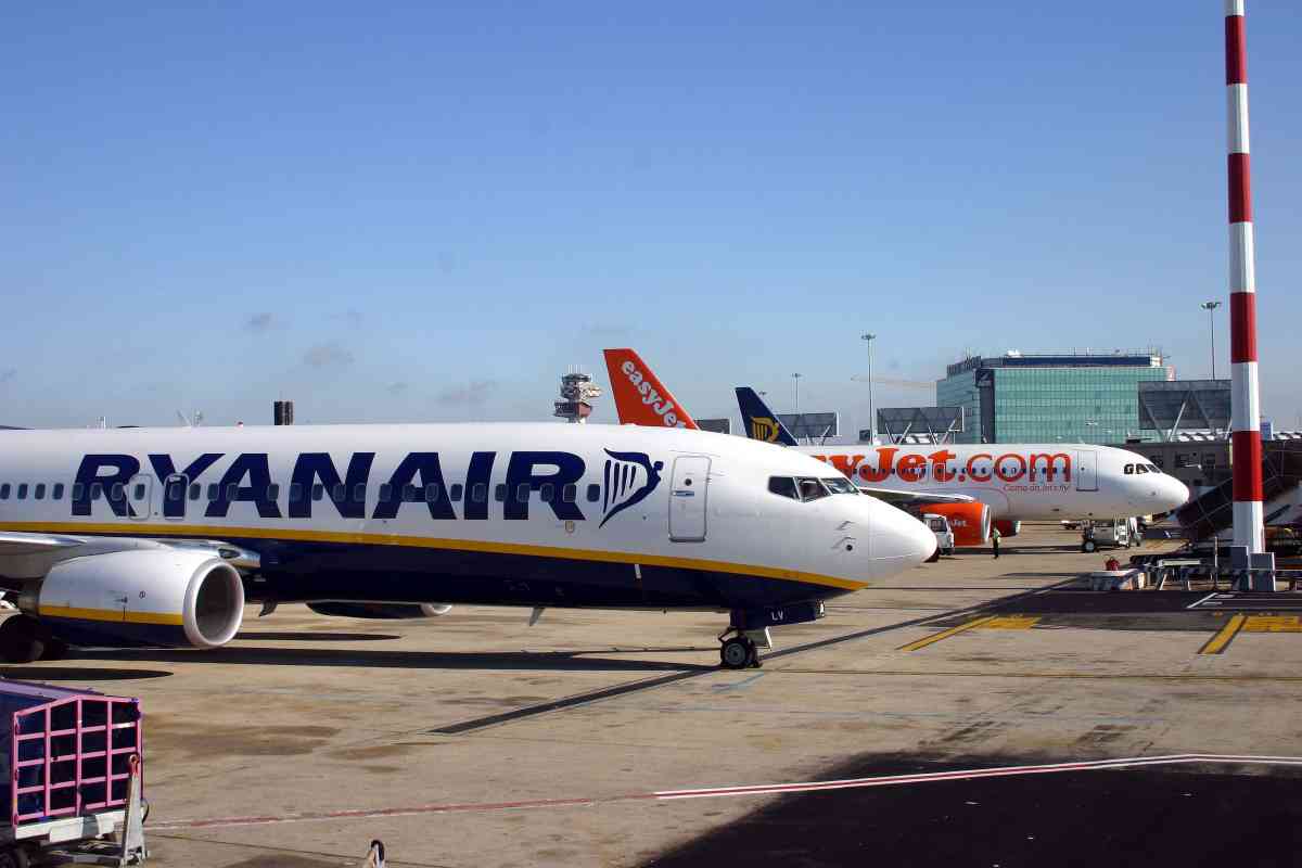 Aerei fermi sulla pista dell'aeroporto di Ciampino