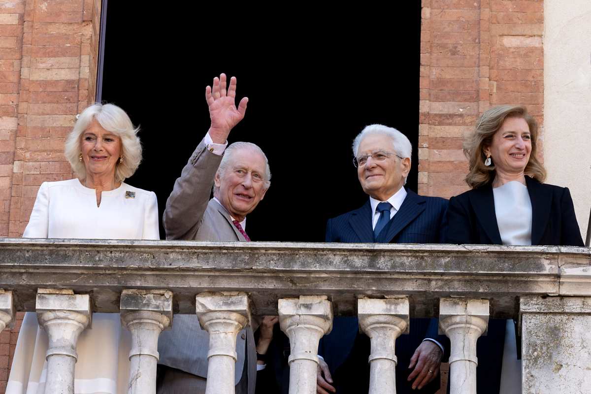 Carlo Camilla, retroscena sconvolgente: stupore a Buckingham Palace Carlo Camilla, retroscena sconvolgente: stupore a Buckingham Palace