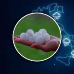 Chicchi di grandine e cartina meteo dell'Italia