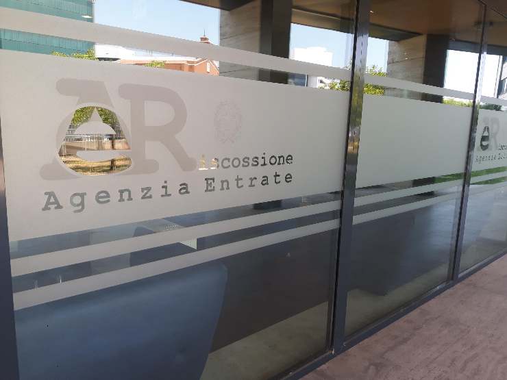 vetrina agenzia entrate