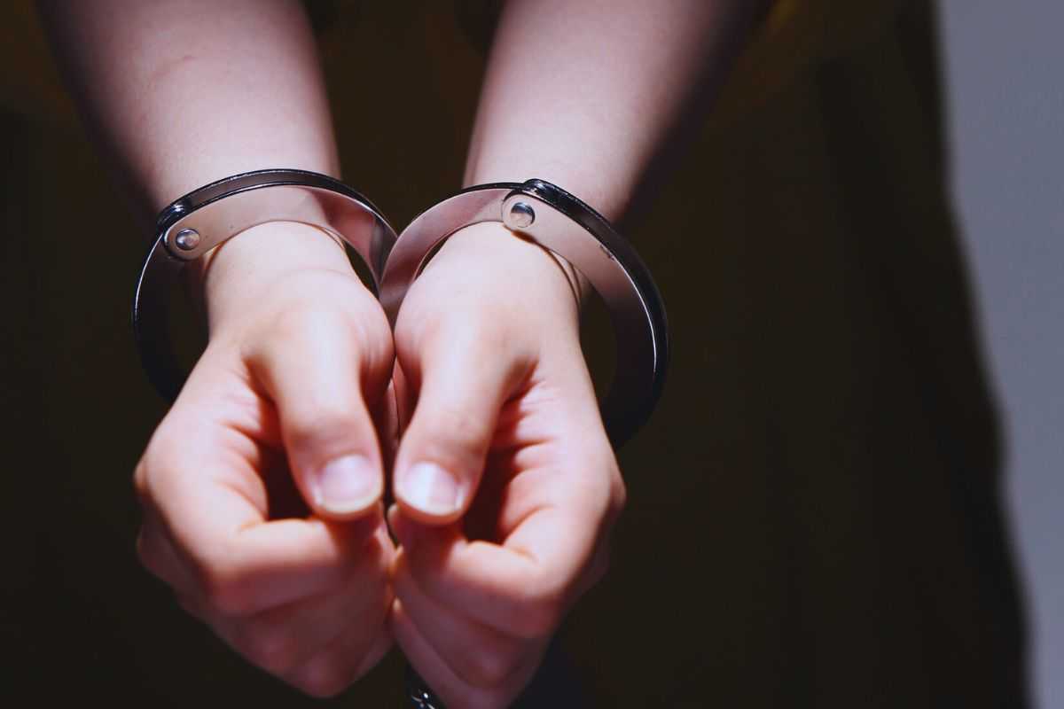 Shock nel mondo dello spettacolo: la star del reality arrestata per omicidio Shock nel mondo dello spettacolo: la star del reality arrestata per omicidio