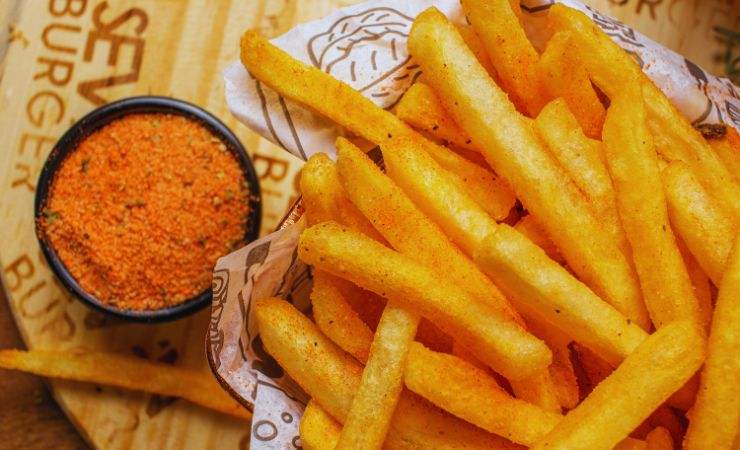 patatine fritte e salsa