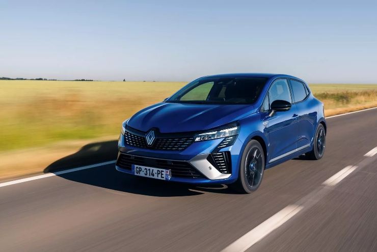 Renault Clio di colore blu