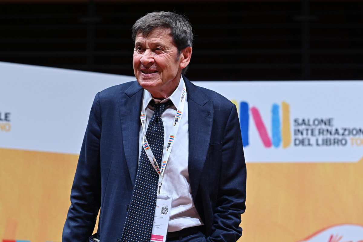 Gianni Morandi sorride