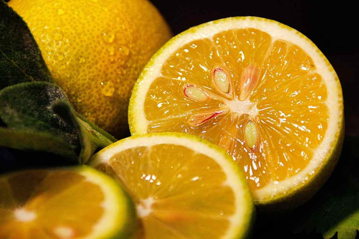 un limone affettato