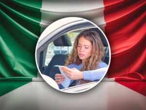 una ragazza esamina il verbale di una multa