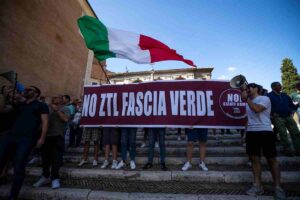 Proteste contro la Ztl verde a Roma