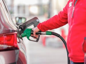 rifornimento benzina nel serbatoio