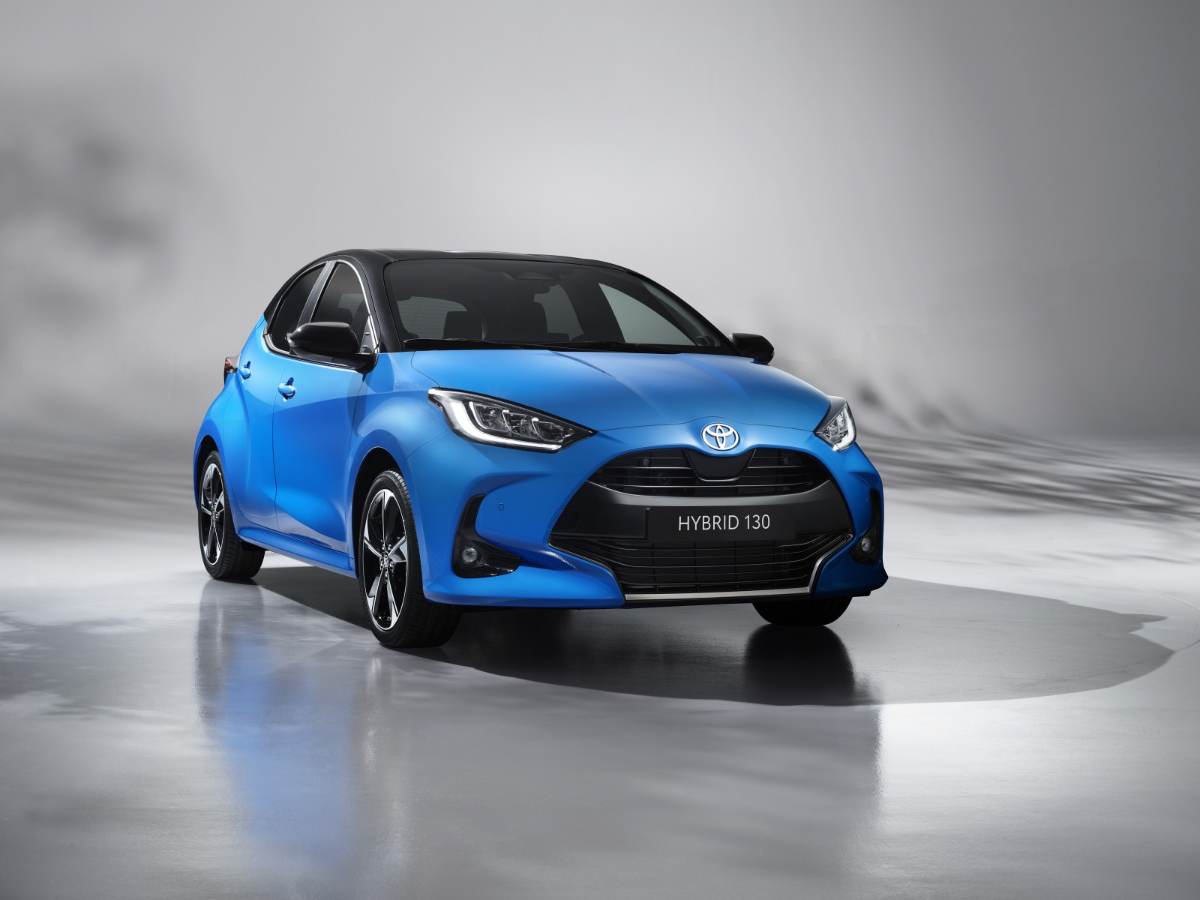 5.000 euro di bonus, prezzi stracciati per la Toyota: corsa in concessionaria 5.000 euro di bonus, prezzi stracciati per la Toyota: corsa in concessionaria