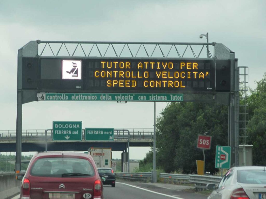 una postazione Tutor in autostrada