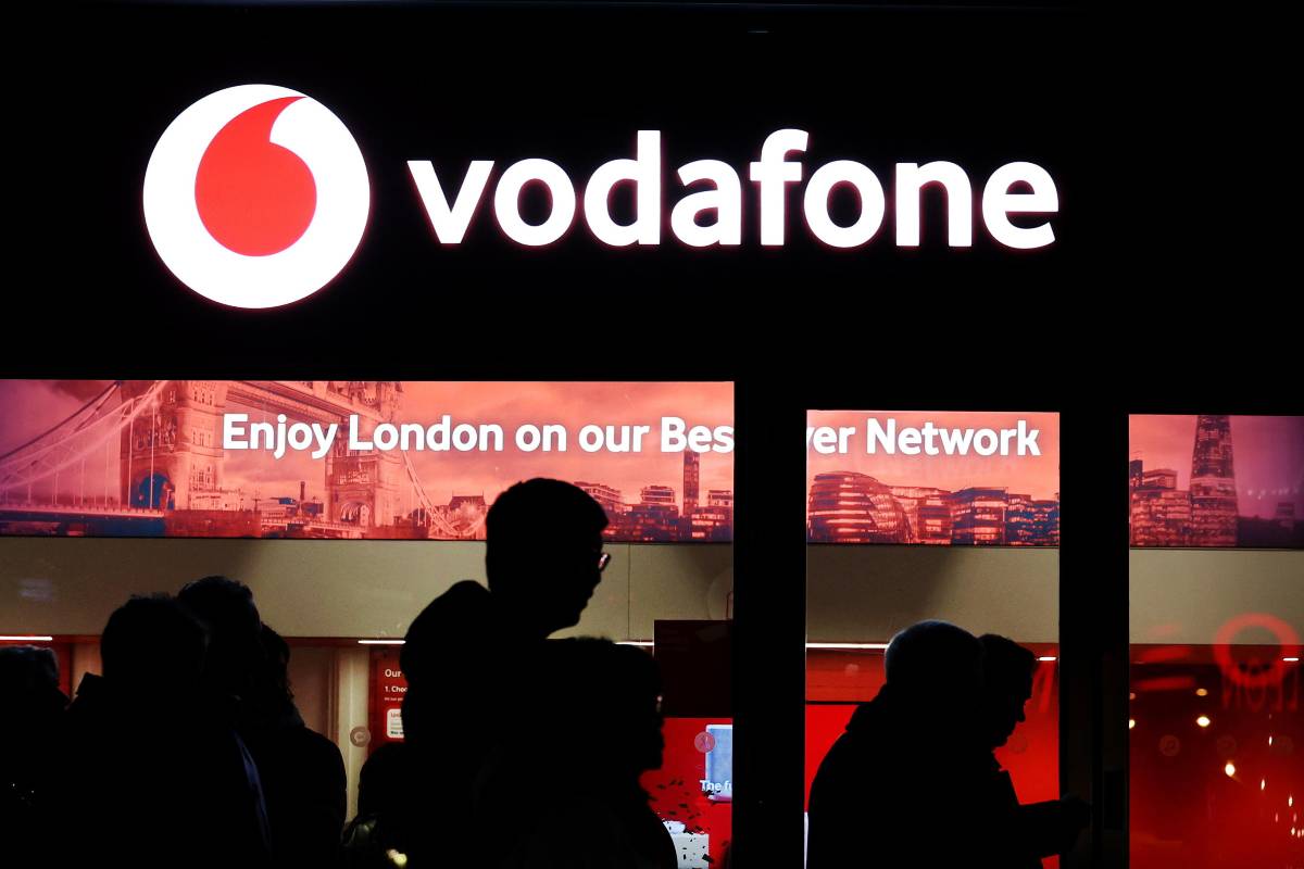 Vodafone asfalta tutti, offerta surreale: ti costa pochissimi euro Vodafone asfalta tutti, offerta surreale: ti costa pochissimi euro