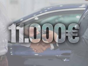 scritta 11.000€ con dietro una stretta di mano