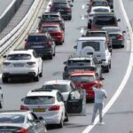 auto in coda in autostrada