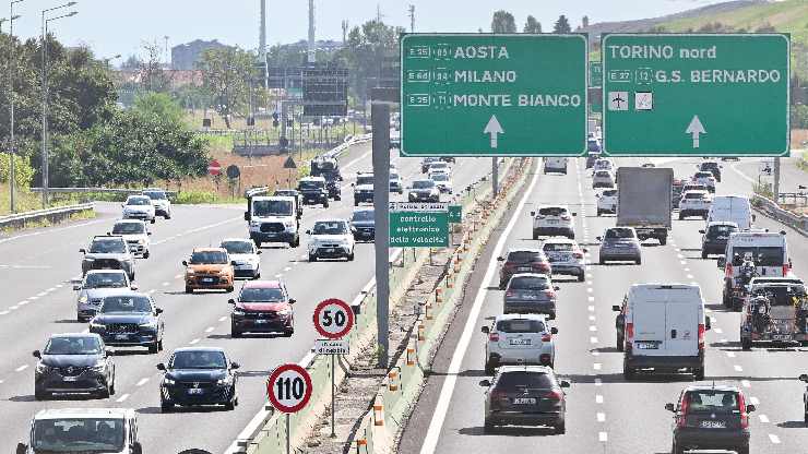 auto in autostrada