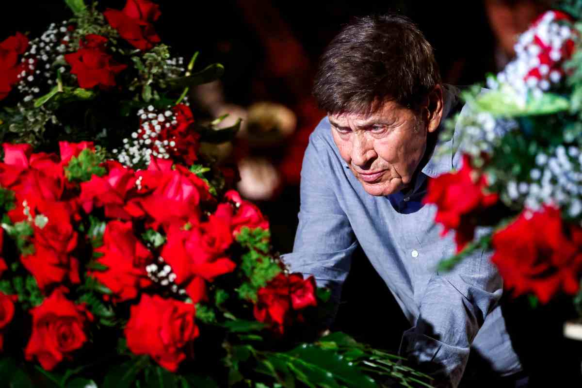 Gianni Morandi alla camera ardente di Pippo Baudo