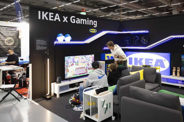 clienti in un negozio di Ikea