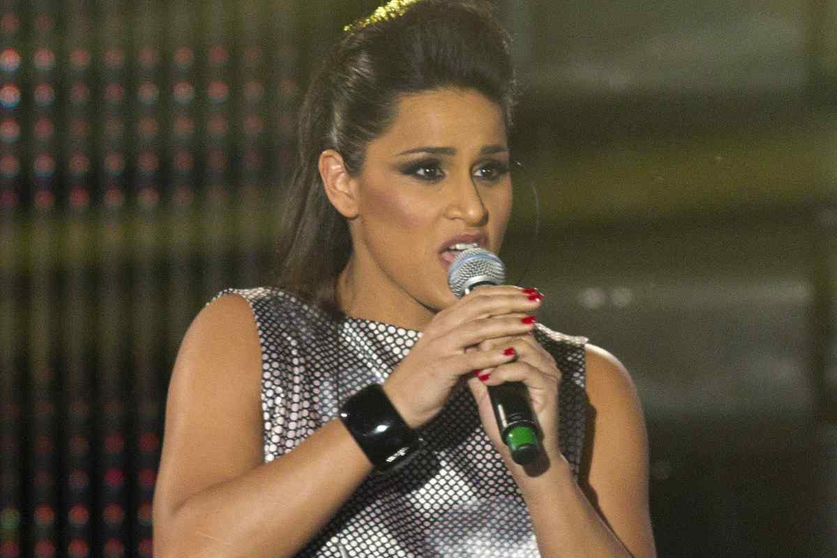 Karima Ammar mentre canta