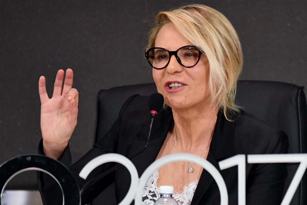 Maria De Filippi scossa, lutto per un amato volto di Amici Maria De Filippi scossa, lutto per un amato volto di Amici