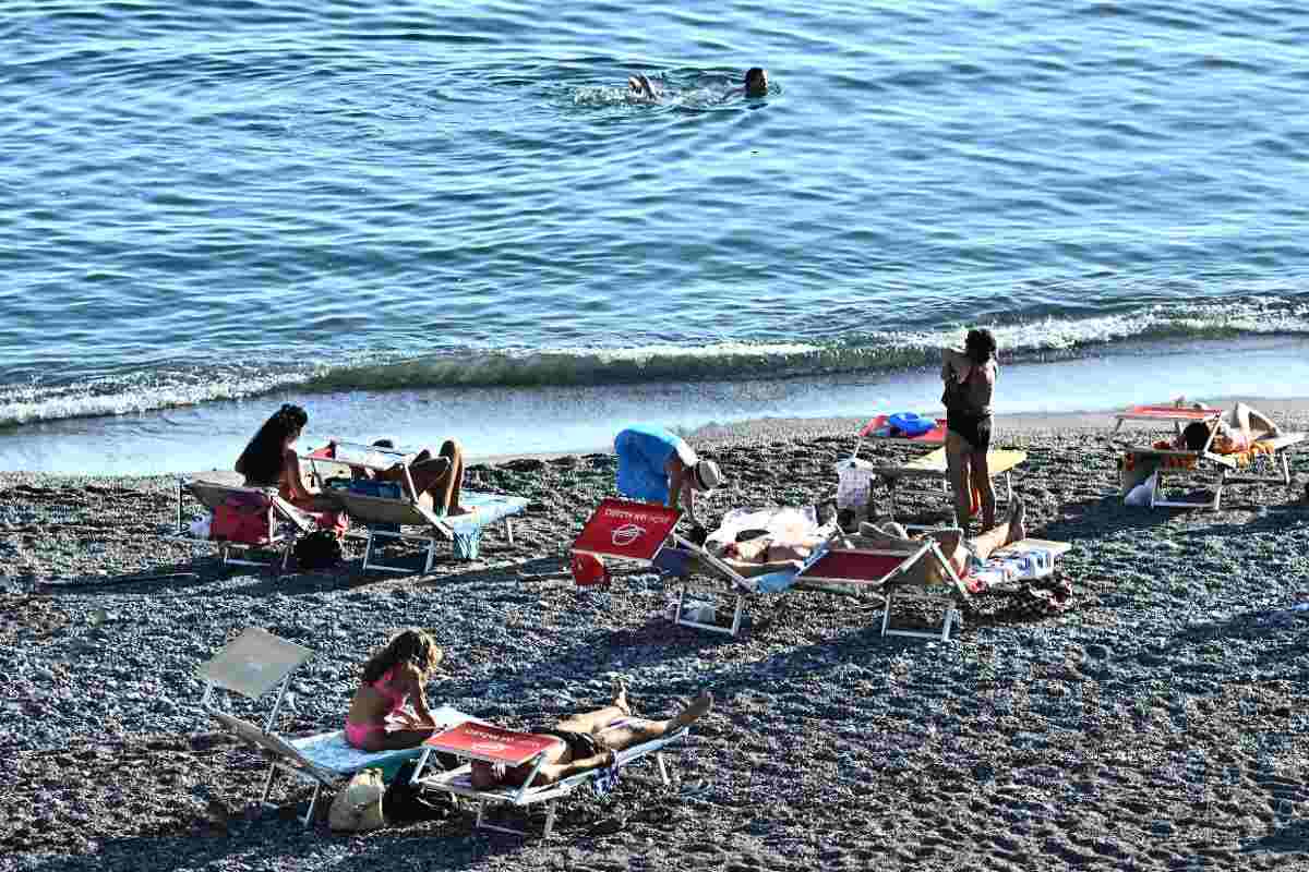 persone in spiaggia
