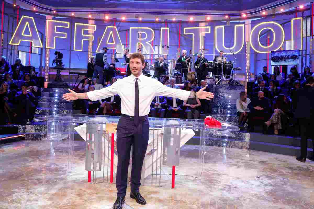 Stefano De Martino nello studio di "Affari Tuoi"