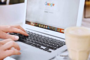 computer con pagina google