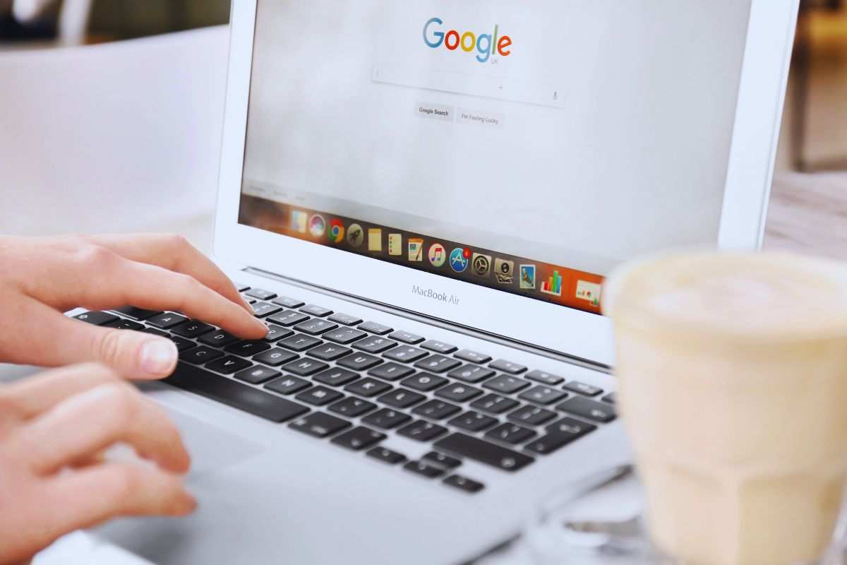 computer con pagina google