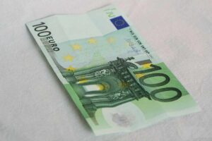 100 euro