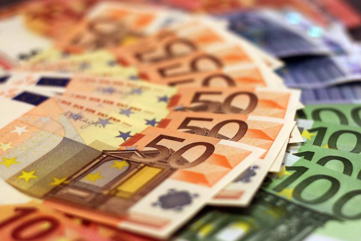 1000 euro a tutti gli italiani: ecco perché lo Stato dovrebbe darceli 1000 euro a tutti gli italiani: ecco perché lo Stato dovrebbe darceli