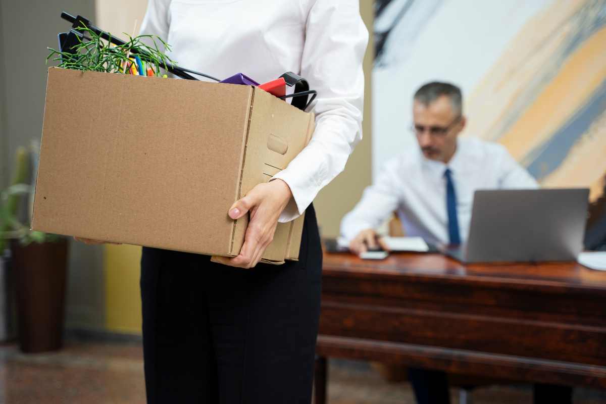 Così rischi il licenziamento, occhio a come utilizzi lo smartphone sul posto di lavoro