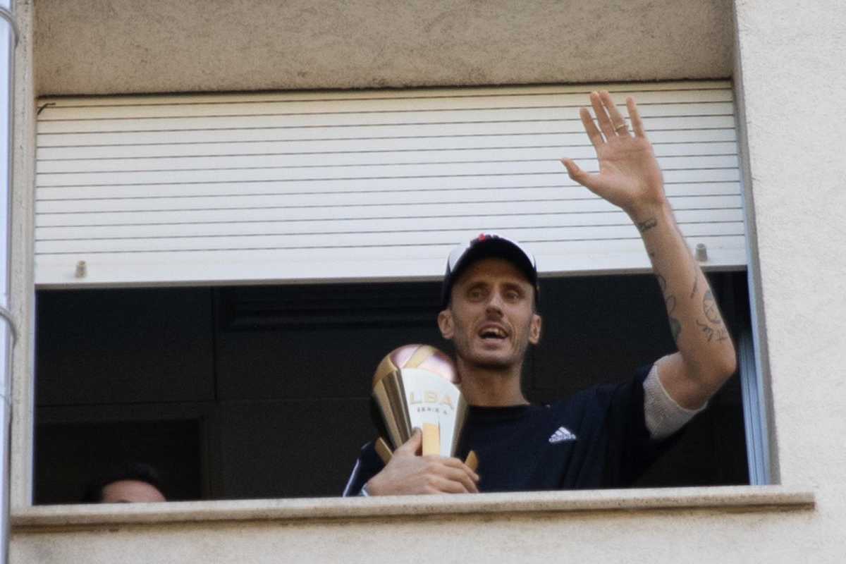 Achille Polonara saluta i tifosi dall'ospedale
