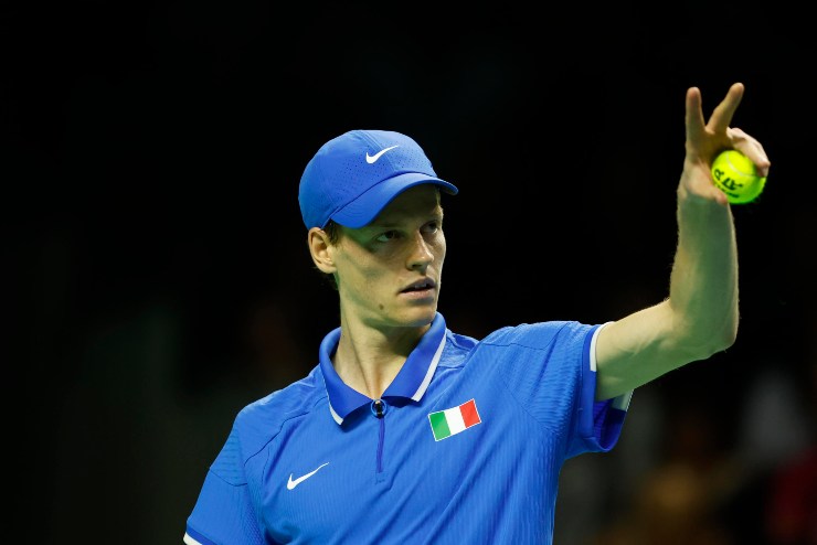 Jannik Sinner con la maglia azzurra dell'Italia in Coppa Davis
