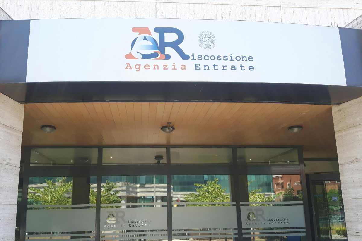 Basta un bonifico e arriva la Finanza: fai così e non avrai sicuramente problemi Basta un bonifico e arriva la Finanza: fai così e non avrai sicuramente problemi